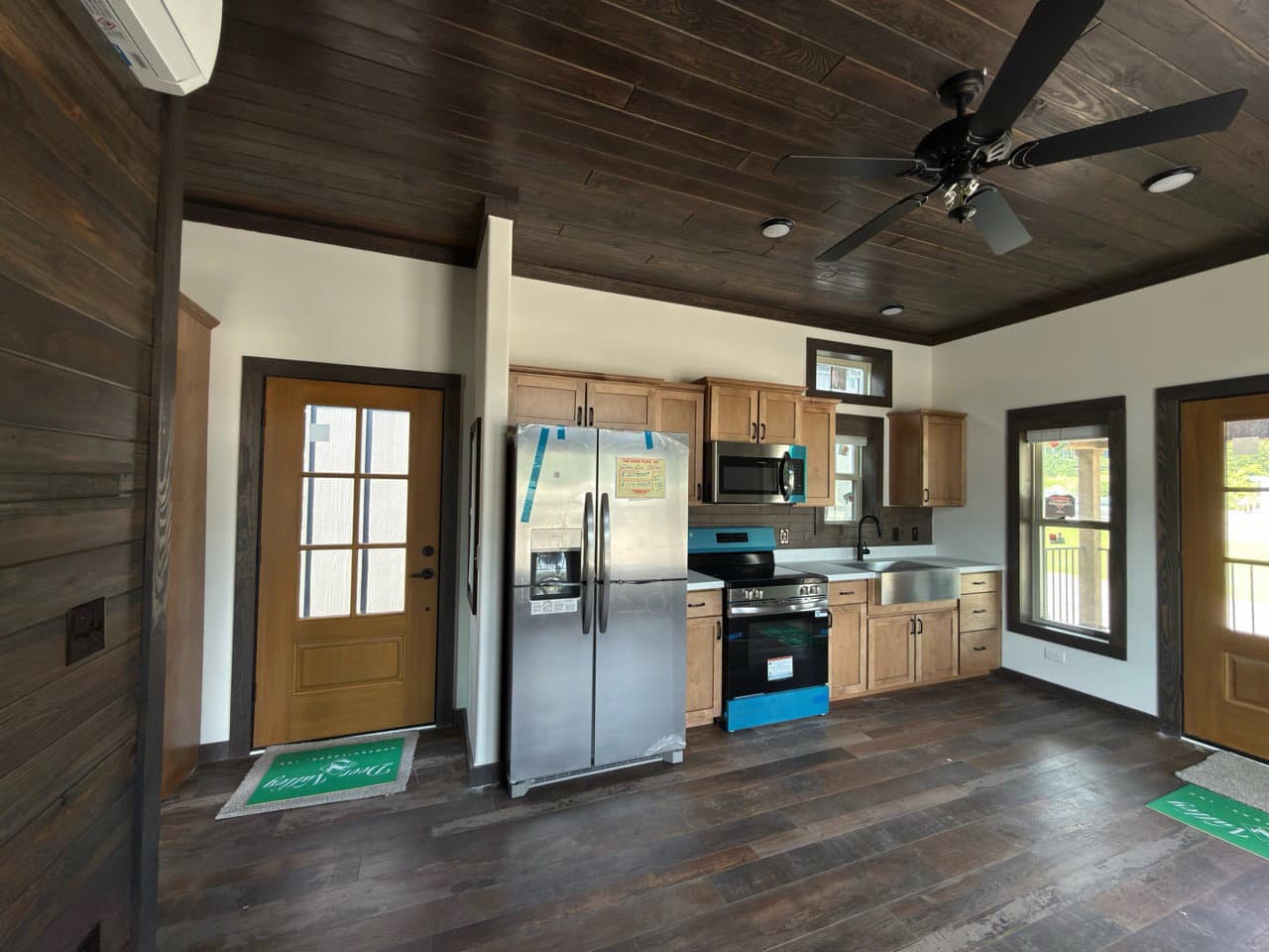 Cozy cabin kitchen home features