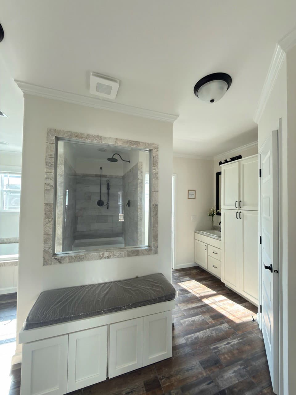 Aimon c 4br bathroom home features