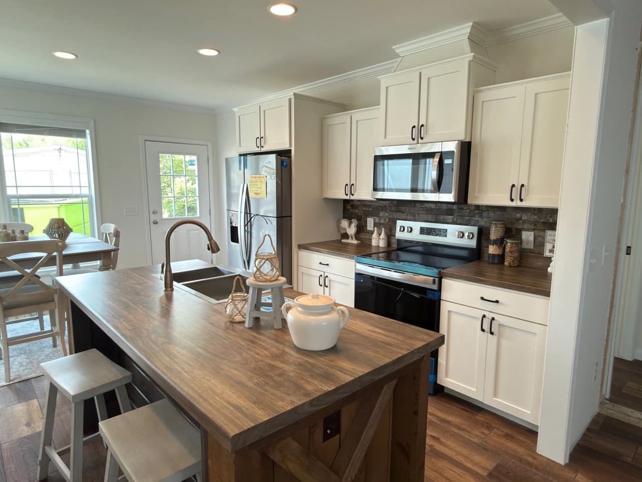 The haven b kitchen home features