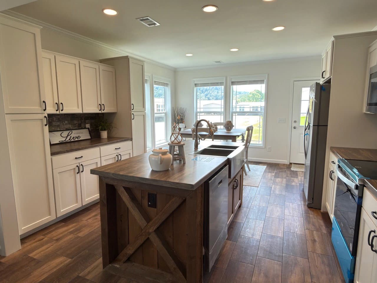 The haven b kitchen home features