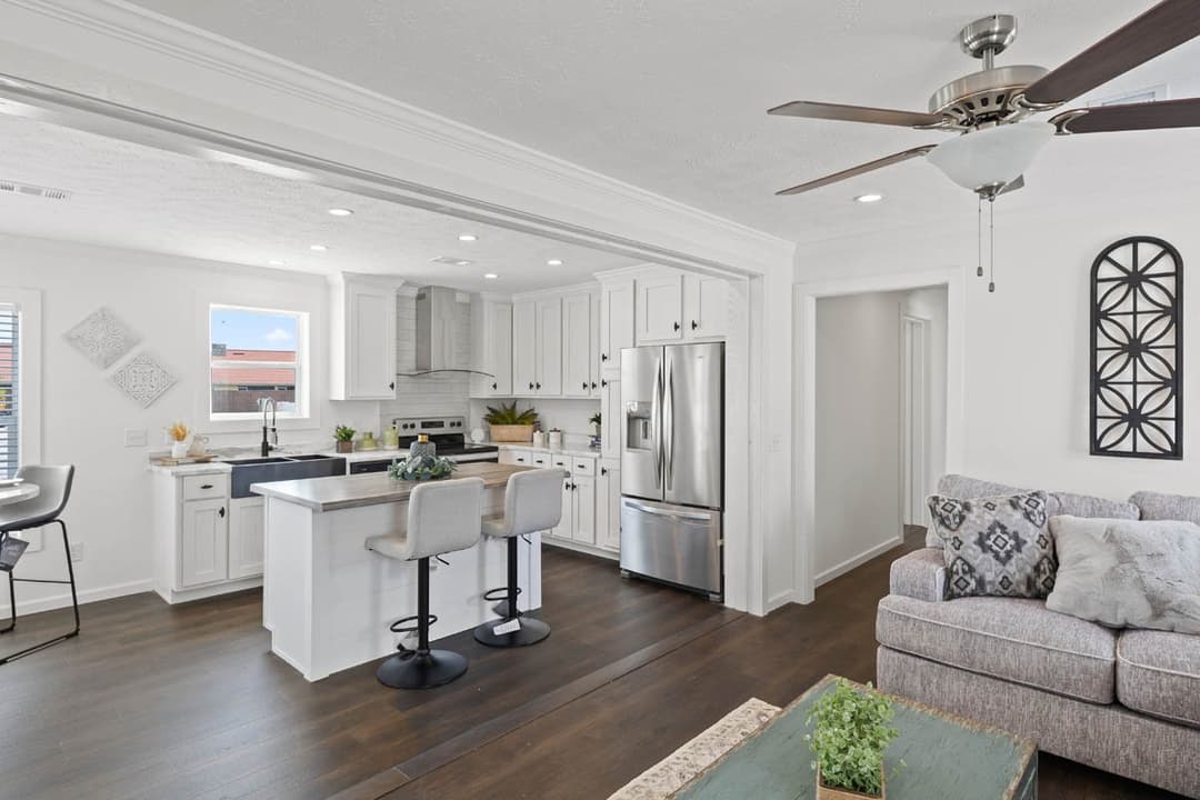 Venice interior home features