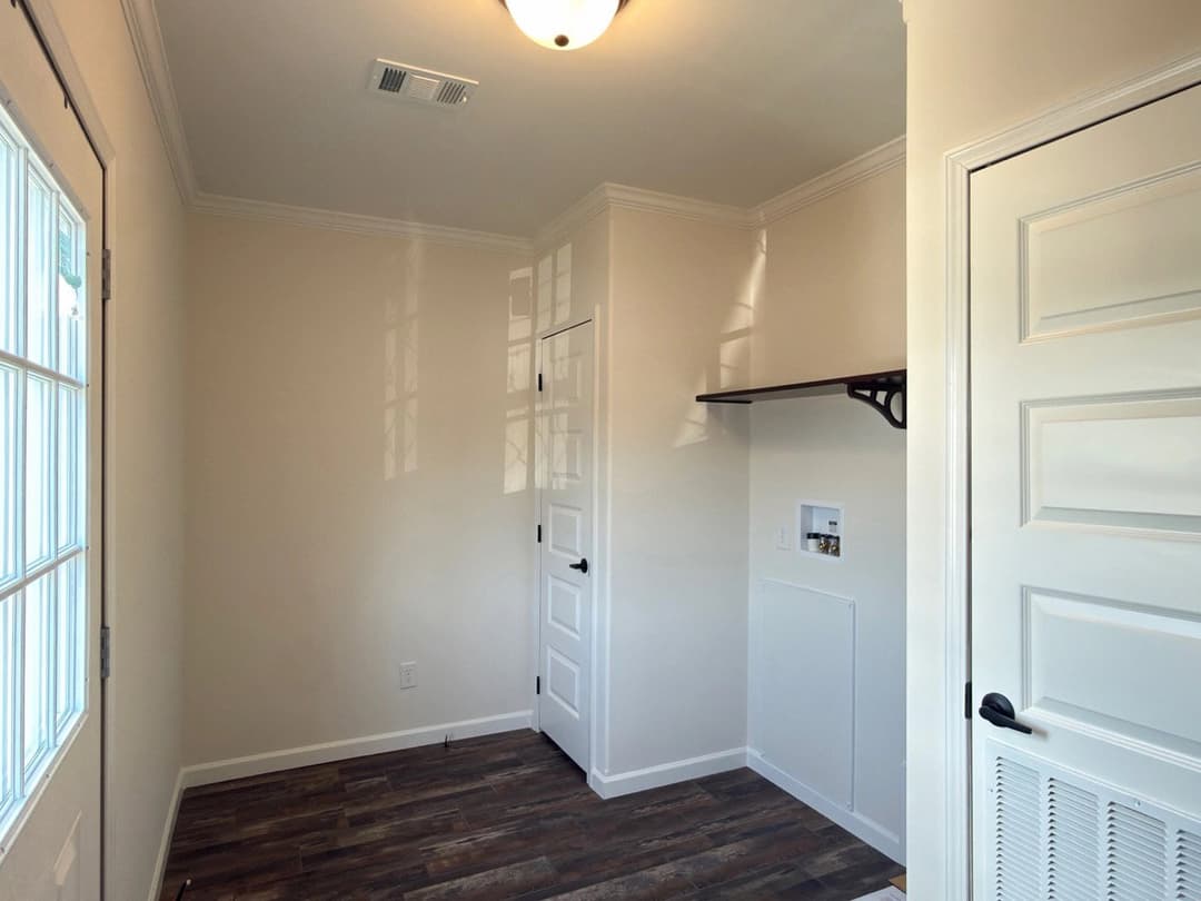 Aimon b 4br interior home features