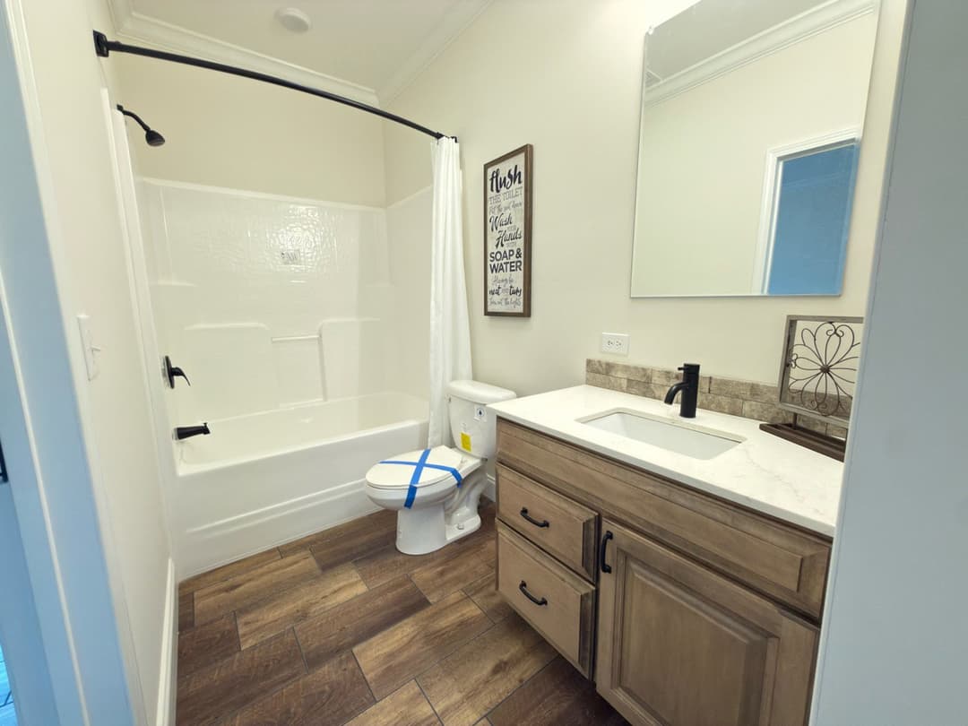 Orchard house (porch) bathroom home features