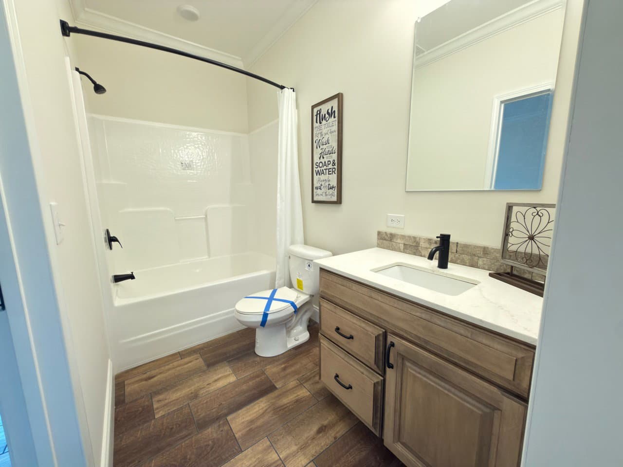 Orchard house (porch) bathroom home features