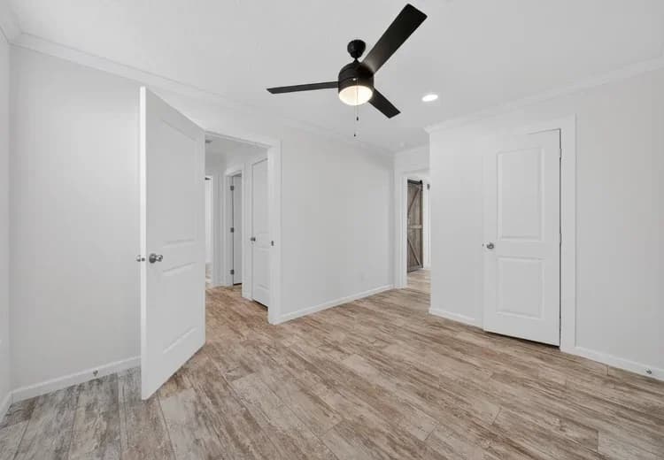 Rory bedroom home features