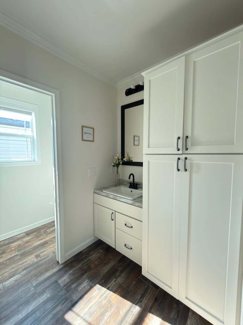 Aimon b bathroom home features