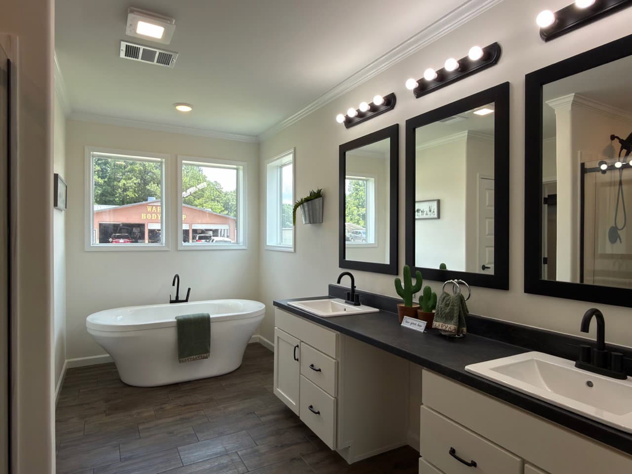 The oasis b  home features