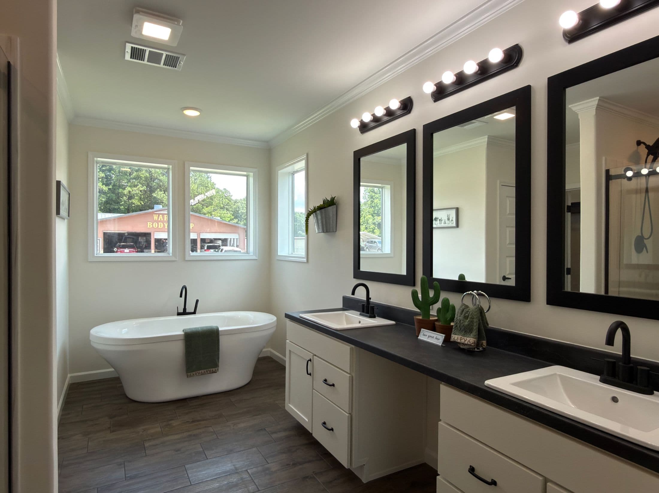 The oasis b  home features