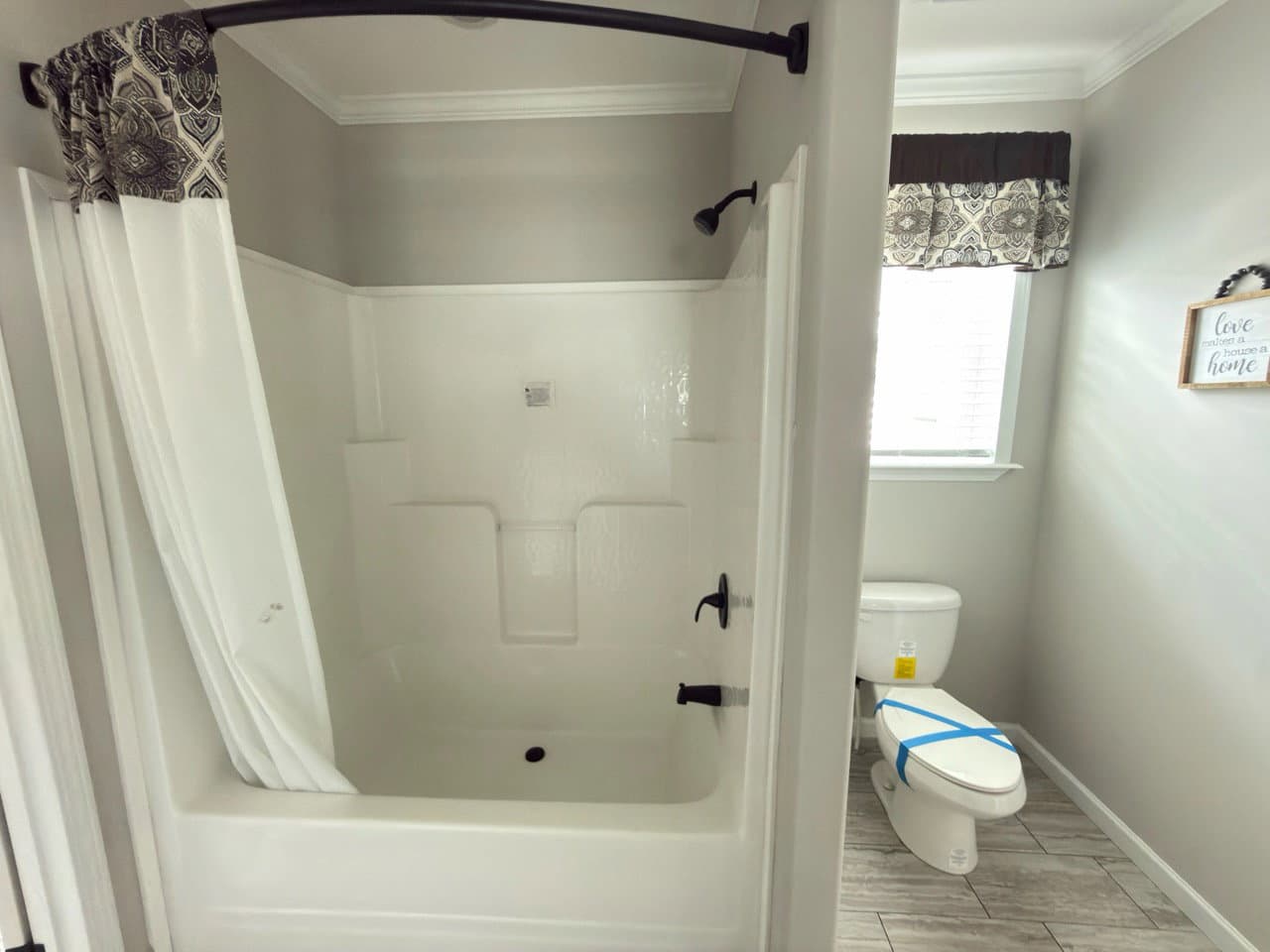 The anais bathroom home features