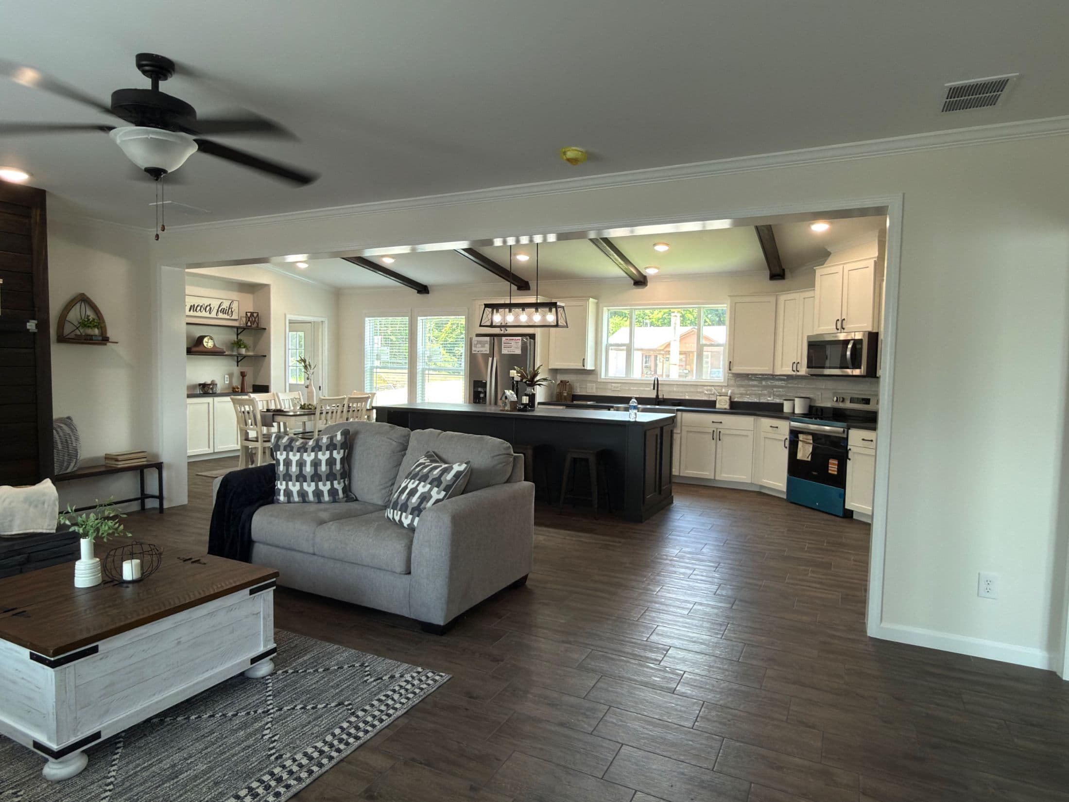 The oasis b  home features
