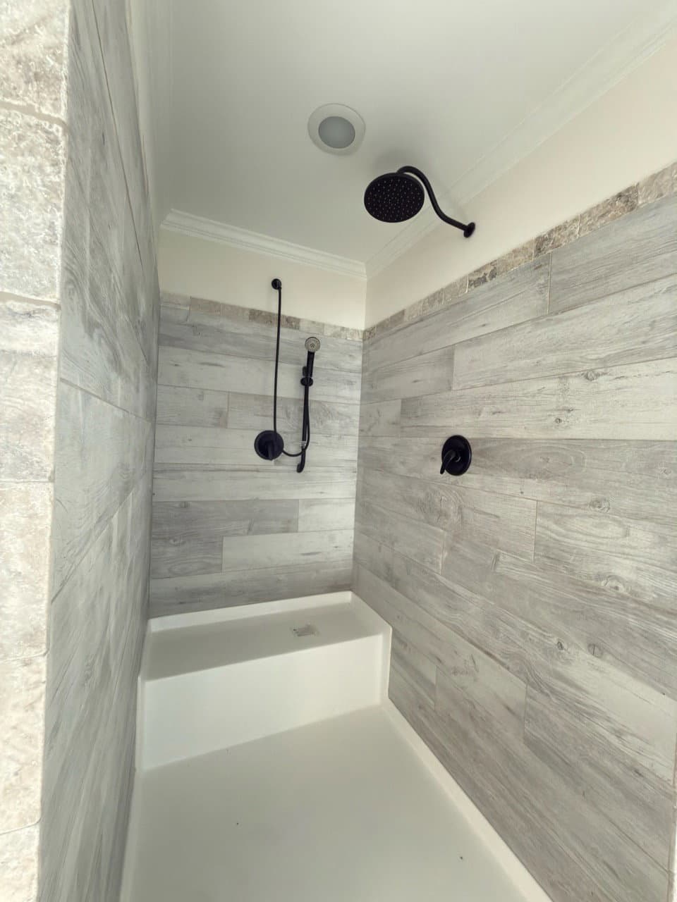 Aimon b bathroom home features