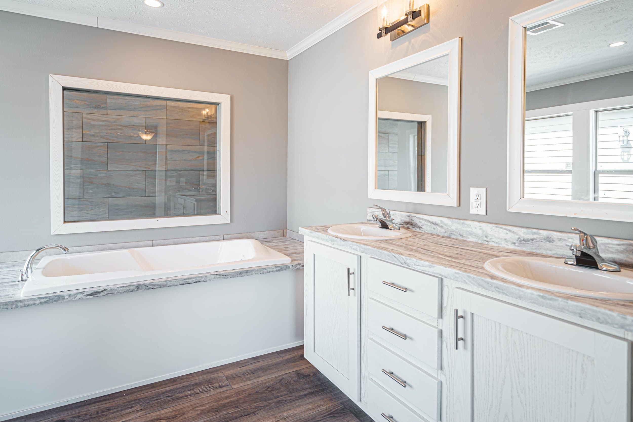 Helicon 3 bathroom home features